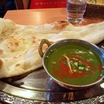 INDIAN ASIAN CAFE PUJA - ホウレン草と海老カリー