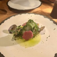 ザ タヴァン グリル＆ラウンジ - ホタテのクルード