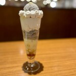 asahikawako-hi-kafedwukorinzu - アイスたっぷりの可愛らしいパフェです。