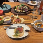 LAS DOS CARAS MODERN MEXICANO Y TACOS - 