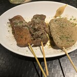 Shizuoka Dainingu Ba Jinan - 左からウインナー、牛すじ、黒はんぺん