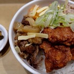 トージツフーズ - 背徳のトリプル爆肉丼(600円税込)の大盛り(＋50円税込)