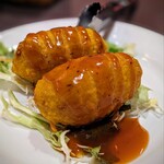 サンサール - 熱々ほっくりコロッケに、スパイシー甘酢みたいなソースのかかった「アルコチャップ」