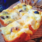 MIA'S BREAD - ラムレーズンとチーズのトースト