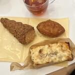 パン工房 風見鶏 - 料理写真:『ソフトクリームパン カスタードクリーム』
『カレーパン(小)』
『ラザニア風』