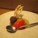 京味 もと井 - デザート ： 甘平と紅ほっぺの寒天寄せに白ワインのジュレがけ。 ほうづきのチョコレートコーティング。