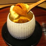 京味 もと井 - 先付 ： 生雲丹の茶碗蒸し、べっ甲餡かけ。 筍とホックリ食感の百合根の入った茶碗蒸しに 生雲丹が贅沢にのっています。 美味しいですゥ～！