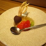 京味 もと井 - デザート ： 甘平と紅ほっぺの寒天寄せに白ワインのジュレがけ。 ほうづきのチョコレートコーティング。