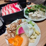 Nabezu Kicchin - 色々なお野菜があって、お野菜のカット方法も私好み～！お肉は牛肉♡