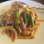 中華酒場 三百楽 - 牛肉とニンニク炒め