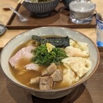 RAMEN VILLAGE CAFE - 醤油ラーメン1100円に海老ワンタン3個300円トッピング