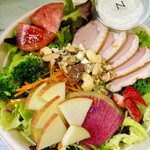 パウえる - 合鴨ナッツサラダ