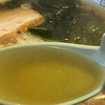 上海飯店 - 王道の澄んだ黄金色スープ