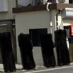 とりや - 店舗前