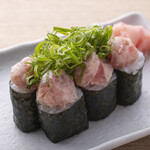 Tuna roll with green onions