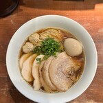 麺や而今 - 芳醇醤油鶏そば大盛り（１７００円）