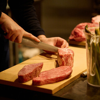 Please enjoy the heartyly grilled chunks of meat to your heart's content!