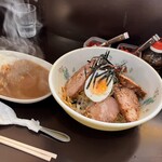 ラーメン冬冬 - あぶら～麺＋チャーシュー、半カレー