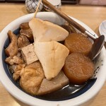 かめ幸 - 牛すじ、豆腐、巾着、はんぺん、大根、こんにゃく