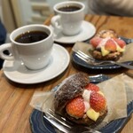 はれてまりカフェ - 『珈琲(HOT,デカフェ)』
『苺ホワイトミルクのスコーンサンド』