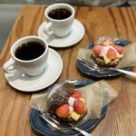 はれてまりカフェ - 『珈琲(HOT,デカフェ)』
『苺ホワイトミルクのスコーンサンド』