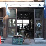 リストランテ ワイン屋 - 銀座一丁目の裏通りに面した店の外観