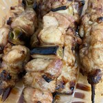 炭火やきとり 鳥信 - 所々についた焦げ目が香ばしくてとても良かったです