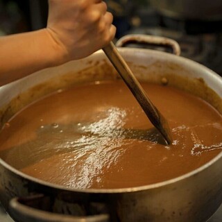 Demi-glace sauce made without compromise in every detail.