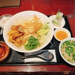 ベトナムレストラン ノンラー - 野菜サラダのフォー