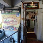 TOKYO BURGER CAFE&BAR - TOKYO BURGER ＠原宿 ビル2階にある店舗入口