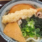 博多うどん うちだ屋 - ミックスうどん=720円。個人的には次は丸天にわかめ追加だけでも幸せを感じられそうw