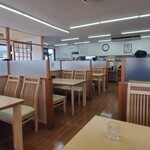 博多うどん うちだ屋 - 金曜の13時ごろ。5~6人のお客さんでした。