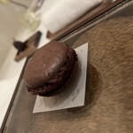 ラチュレ - スペシャリテ　鹿の血のマカロン