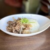 ホノホノカフェ - ■（日替わりランチ）新玉ねぎと牛肉の青森名物"バラ肉"
￥950 サラダ・珈琲紅茶付き