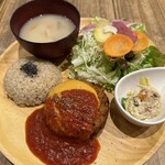 パプリカ食堂 Vegan - ヴィーガンチーズハンバーグ定食