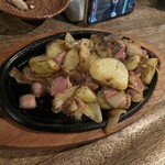 かかしニッカハウス - ベーコンとポテト炒め