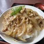 大龍飯店 - 豚バラニンニク丼大盛。