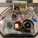 鮨 彩月 - 前菜盛り合わせ（水菜辛し和え・京都刺身湯葉・もずく酢・ホタルイカ沖漬け・フグ皮湯引き・カラスミ大根・あん肝奈良漬）