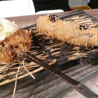 創作串カツ 也々 - 牛タン葱　コンニャク田楽