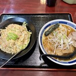 台湾料理 福府 - 刀削麺とレタス炒飯