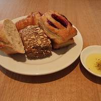 TOOTH TOOTH GARDEN RESTAURANT - パン
