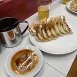 ぎょうざ専門店 赤萬 三宮店 - 