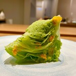 Restaurant Honjin - イチローファームさんの有機栽培玉レタス、レタスの外葉を、使った泡のソース、金柑のコンフィ、柚子胡椒