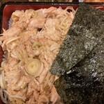 焼き鳥つくね - 海苔を外すとトリがぎっしり！！