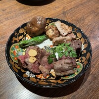 馬刺しと焼き鳥 グルマン三年坂 - 