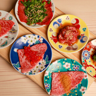 Enjoy over 20 types of luxurious yukhoe and sashimi at reasonable prices.