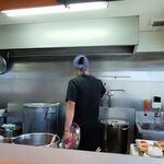 法隆 - 手入れの行き届いた厨房内