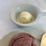 マダム・トキ - 赤ワインパン、ぶどうの味　　カルピスバターがほんのり甘いヴァニラの香りでとても美味しい