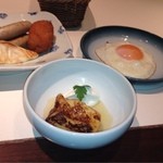 ややダイニング - ウインナー、コロッケ、鯛塩焼き、フレンチトースト、目玉焼き