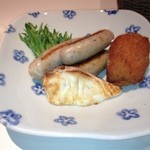 ややダイニング - 実演メニュー、ウインナー三種、鯛塩焼き、コロッケ